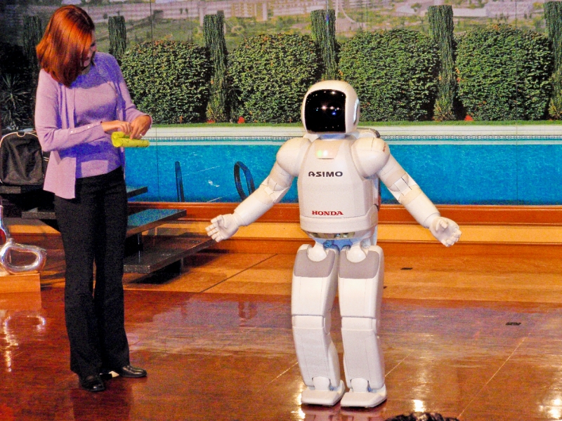 Disney2009 093.jpg - ASIMO visiting Innoventions from Japan